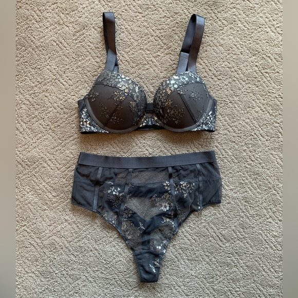 NWOT Victoria’s Secret Lingerie Set - Picture 1 of 5